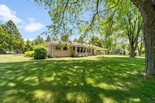 11355 N Rosewood DRIVE, Mequon, WI 53092