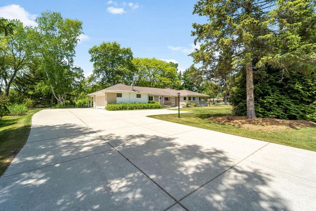11355 N Rosewood DRIVE, Mequon, WI 53092