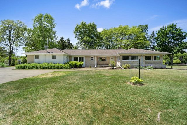 11355 N Rosewood DRIVE, Mequon, WI 53092