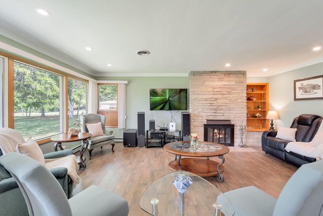 11355 N Rosewood DRIVE, Mequon, WI 53092