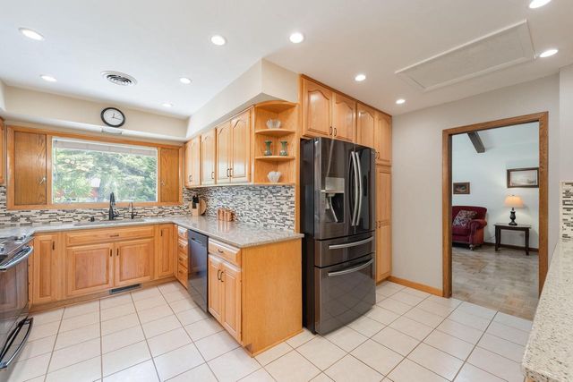 11355 N Rosewood DRIVE, Mequon, WI 53092