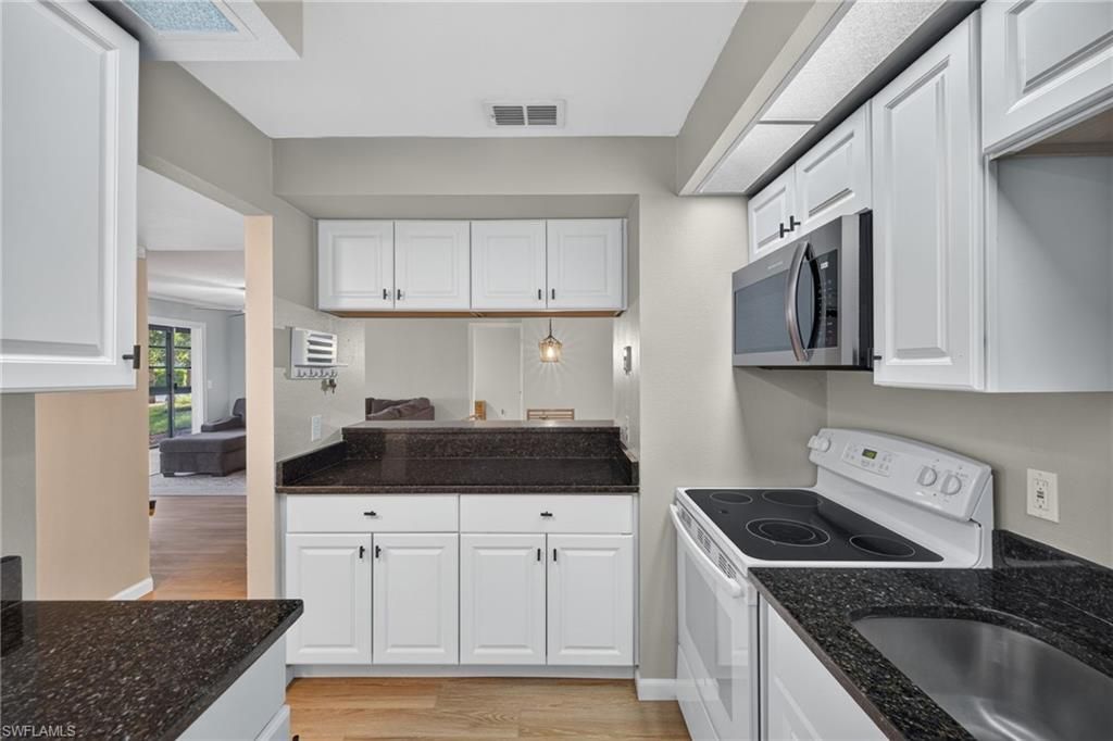 8121 Woods CIR 9, FORT MYERS, FL 33919 — photo 5