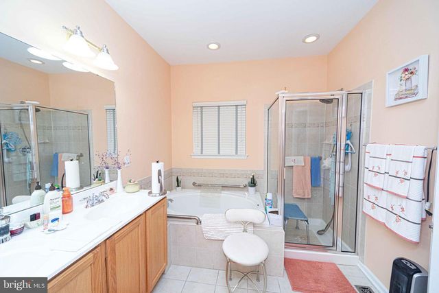 16 TOMMYS MEADOW DR, Pemberton, NJ 08068