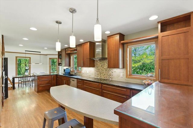 26 Maple Valley Court, Madison, WI 53719