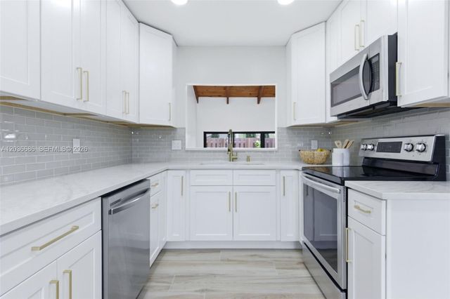 2152 SW 81st Way, Davie, FL 33324