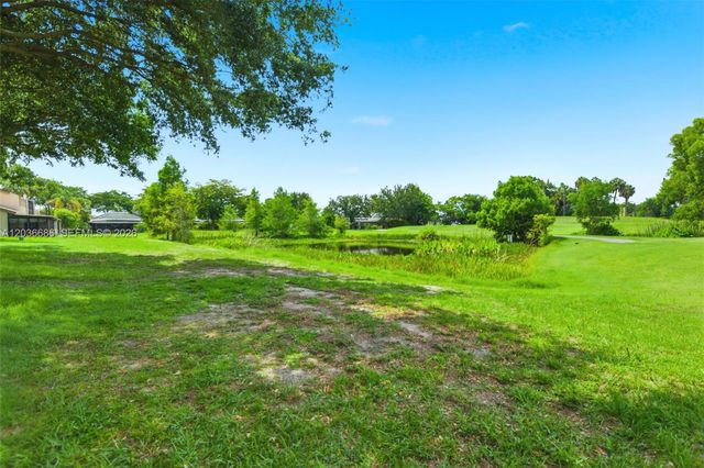 2152 SW 81st Way, Davie, FL 33324