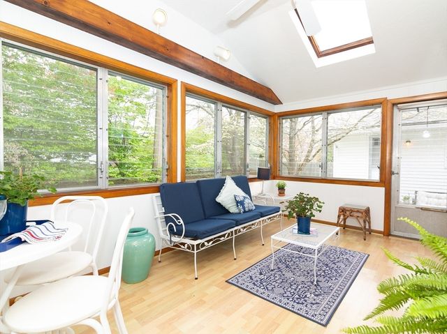 40 Dunster Rd, Framingham, MA 01702