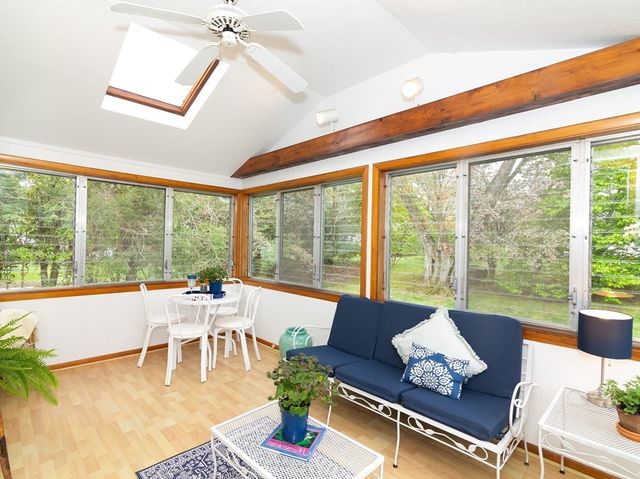40 Dunster Rd, Framingham, MA 01702
