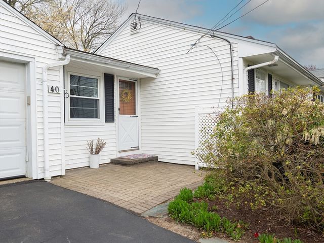 40 Dunster Rd, Framingham, MA 01702