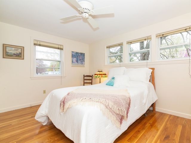 40 Dunster Rd, Framingham, MA 01702
