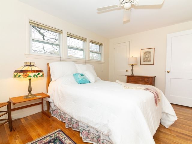 40 Dunster Rd, Framingham, MA 01702