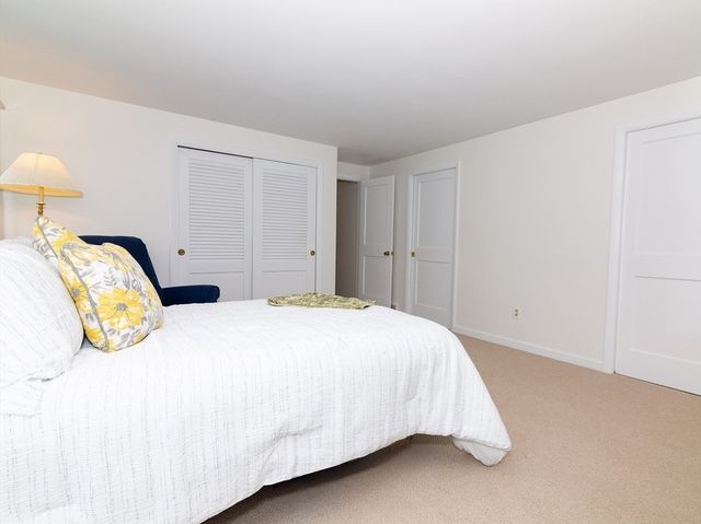 40 Dunster Rd, Framingham, MA 01702