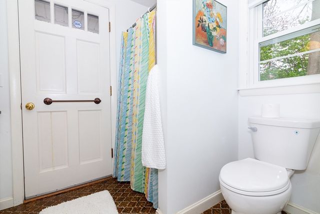 40 Dunster Rd, Framingham, MA 01702