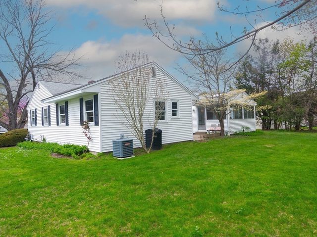 40 Dunster Rd, Framingham, MA 01702