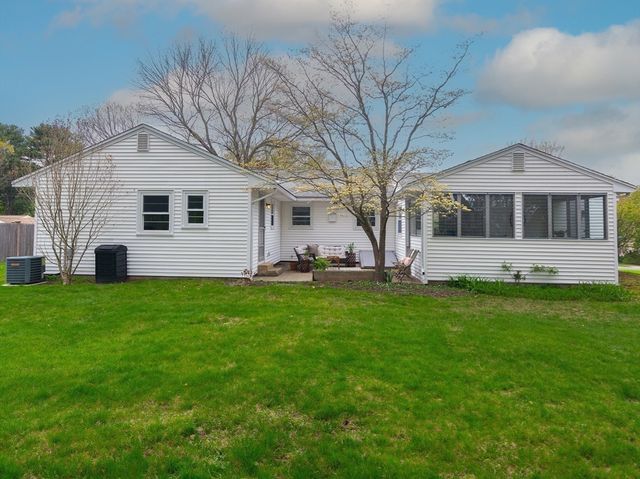40 Dunster Rd, Framingham, MA 01702