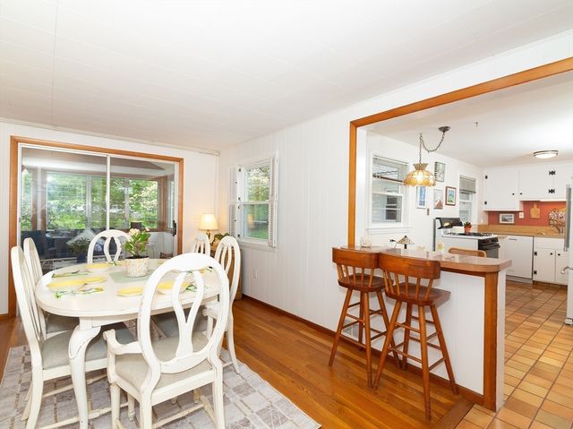 40 Dunster Rd, Framingham, MA 01702