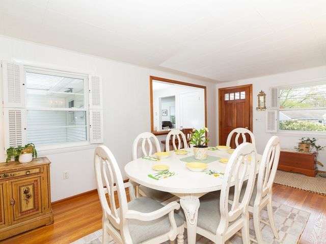 40 Dunster Rd, Framingham, MA 01702