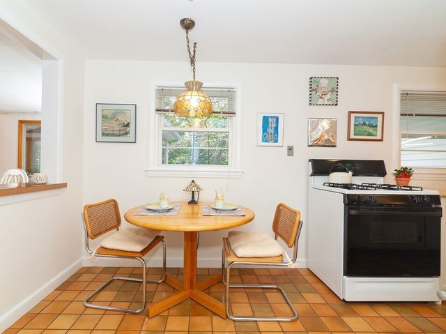40 Dunster Rd, Framingham, MA 01702