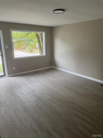 10417 Prince Drive, St Louis, MO 63136