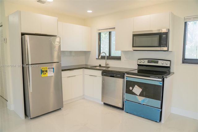 615 NE 26TH ST 2, Wilton Manors, FL 33305