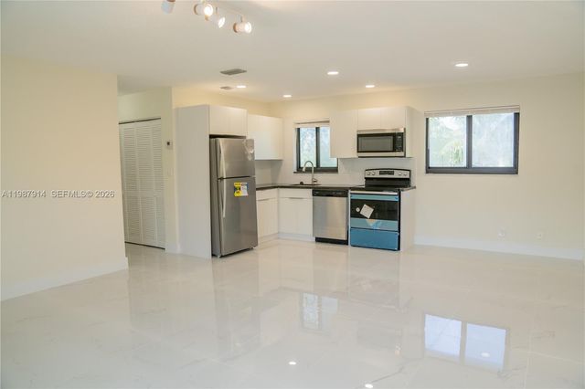615 NE 26TH ST 2, Wilton Manors, FL 33305