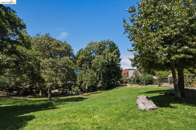 2081 Bonar St, Berkeley, CA 94702