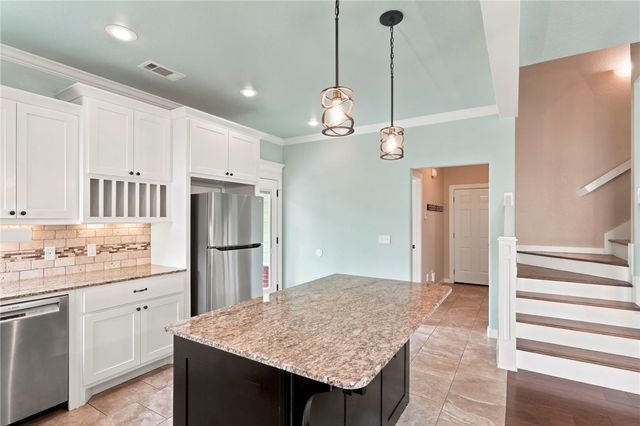 610 S 59th Court, Rogers, AR 72758