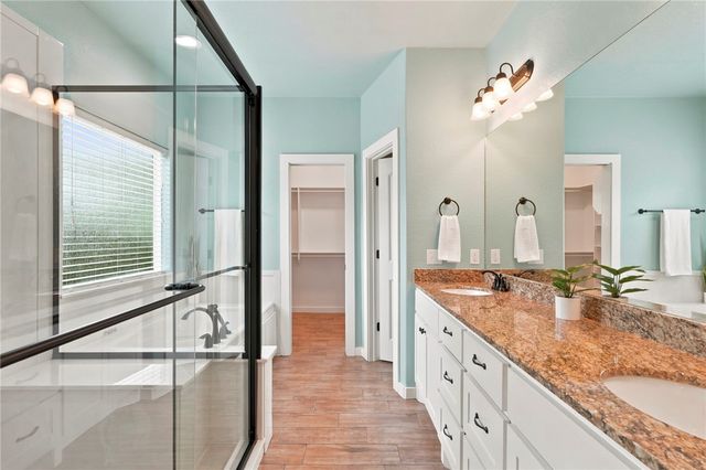 610 S 59th Court, Rogers, AR 72758