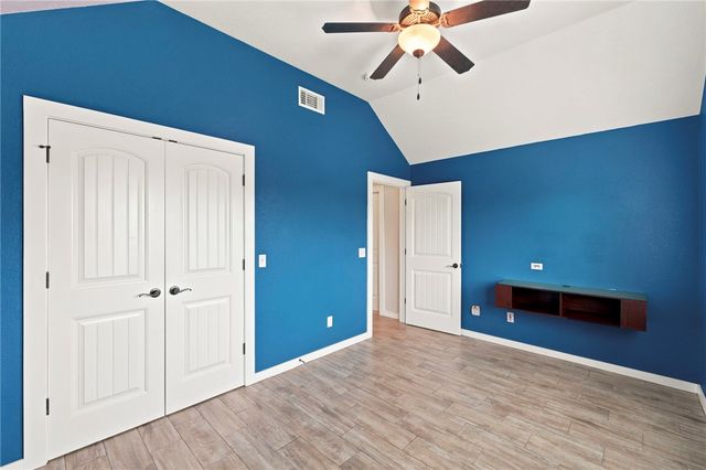 610 S 59th Court, Rogers, AR 72758