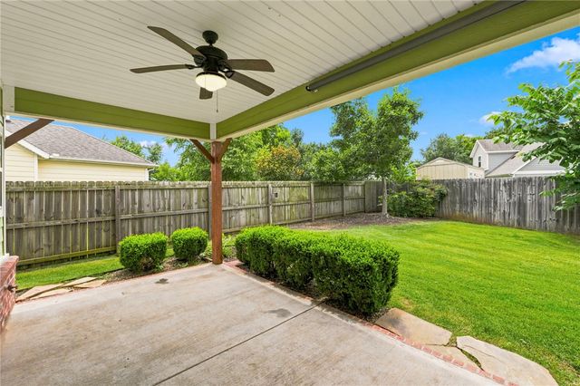 610 S 59th Court, Rogers, AR 72758