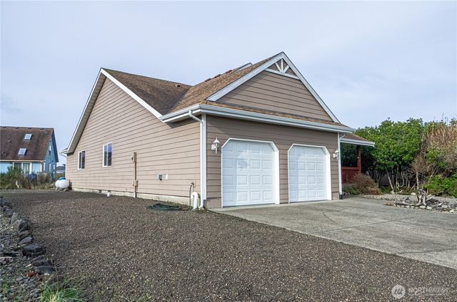 1221 E Ocean Shores Boulevard SW, Ocean Shores, WA 98569