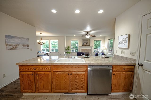 1221 E Ocean Shores Boulevard SW, Ocean Shores, WA 98569