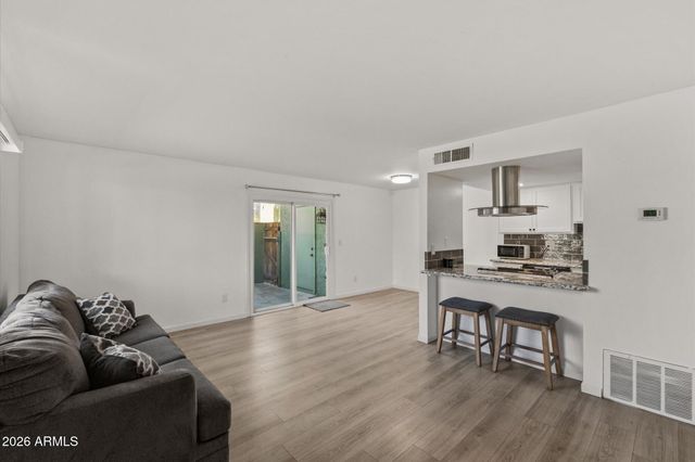 10229 N 8TH Street B, Phoenix, AZ 85020