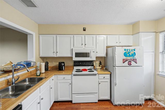 2921 Heathstead Place, Charlotte, NC 28210