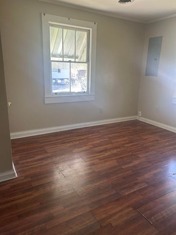 206 St Louis St, Raceland, LA 70394