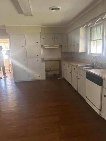 206 St Louis St, Raceland, LA 70394