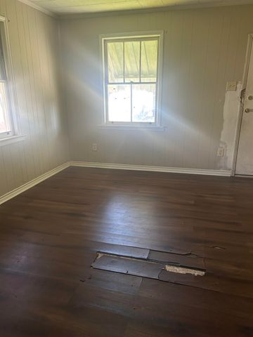 206 St Louis St, Raceland, LA 70394