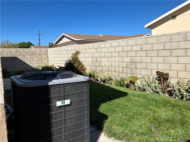 17548 Court Street, Fontana, CA 92336