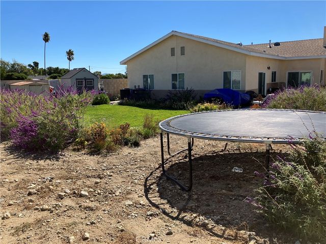 17548 Court Street, Fontana, CA 92336