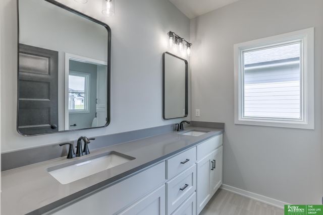 21113 Arlington Street, Elkhorn, NE 68022