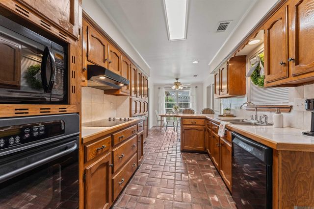 14162 Troy Duplessis Rd, Gonzales, LA 70737