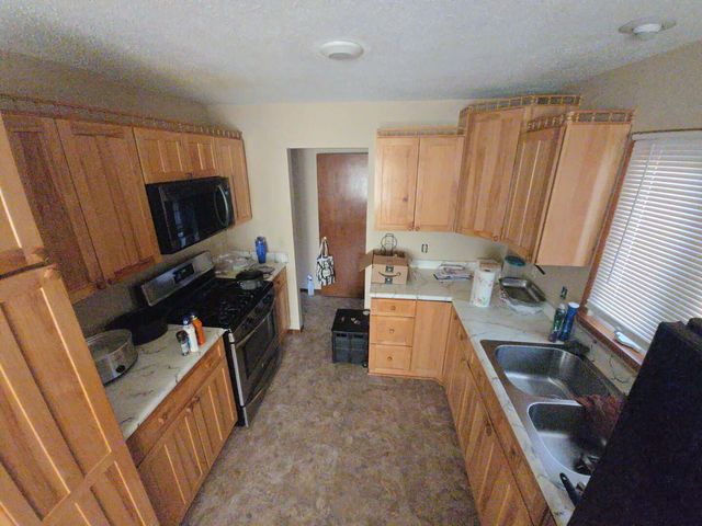 8129 9TH Street W, Rock Island, IL 61201