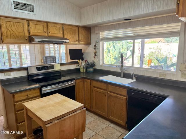 11002 W YUKON Drive, Peoria, AZ 85373