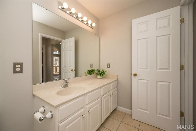 6827 Eagles Landing Court, Pacific, MO 63069