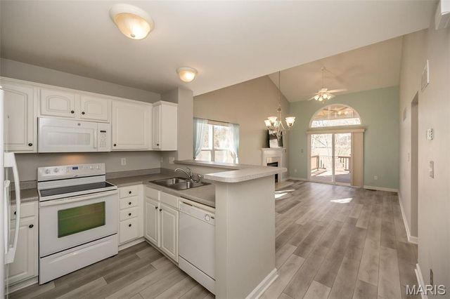 6827 Eagles Landing Court, Pacific, MO 63069