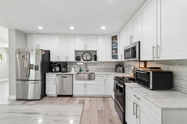 4611 W PAXTON AVENUE, Tampa, FL 33611