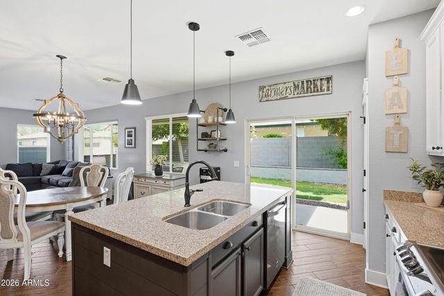 1424 E GOLDCREST Street, Gilbert, AZ 85297