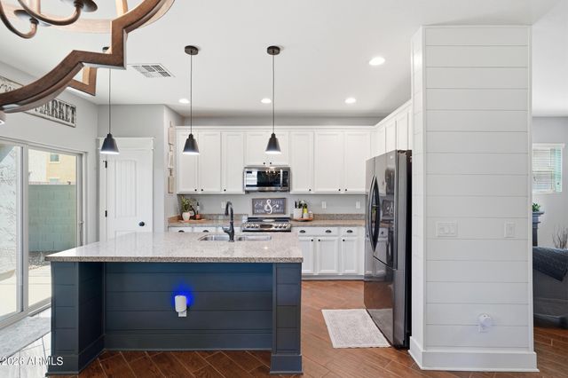 1424 E GOLDCREST Street, Gilbert, AZ 85297