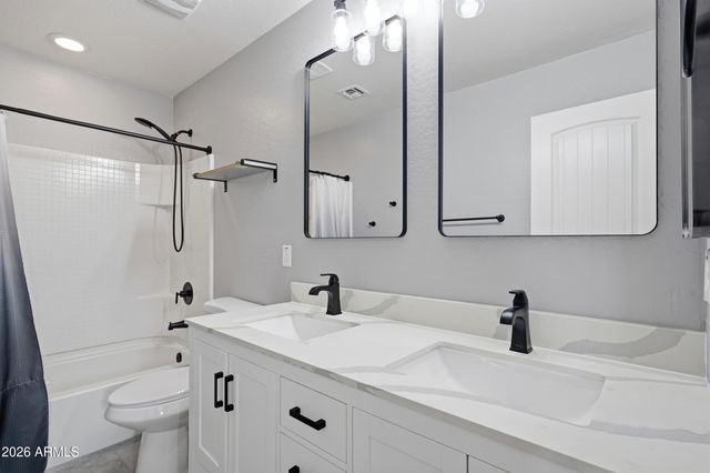 1424 E GOLDCREST Street, Gilbert, AZ 85297
