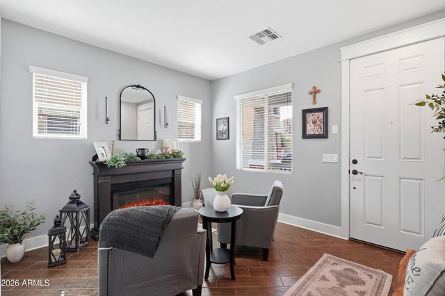 1424 E GOLDCREST Street, Gilbert, AZ 85297